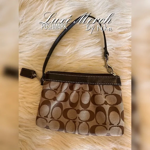 🤎EUC Coach Wristlet🤎 - Picture 1 of 5